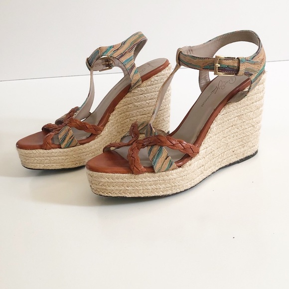 Donald J. Pliner Shoes - Donald J Pliner Kania Wedge Sandal Size 9